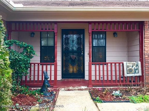 5th image of 552 Thunderbird Dr N