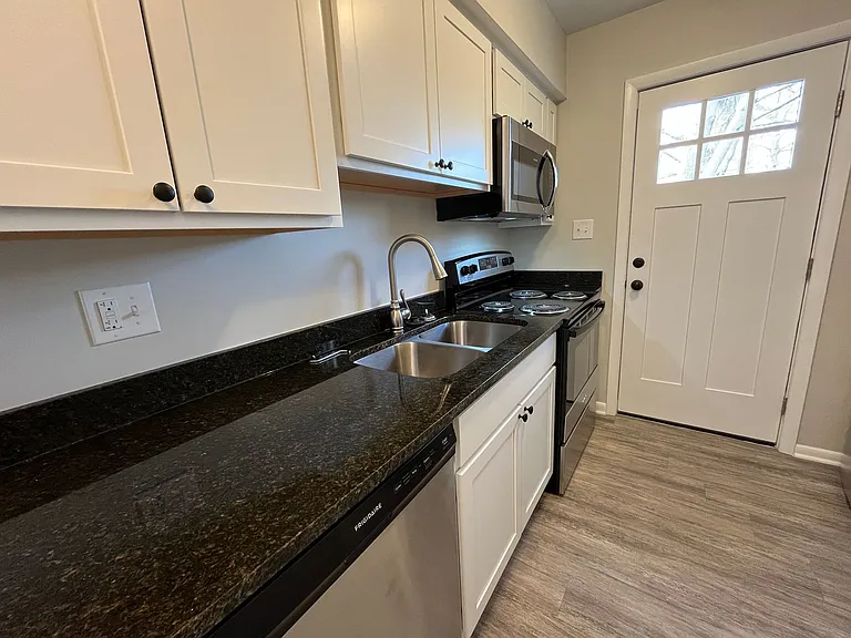 154 Fairway Dr #A — Photo 4