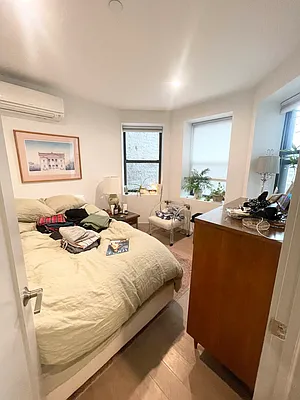 Rented by Delmark Realty LLC | media 32