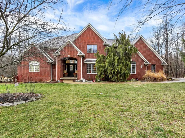 136 W Chalet Dr, Mooresville, IN 46158