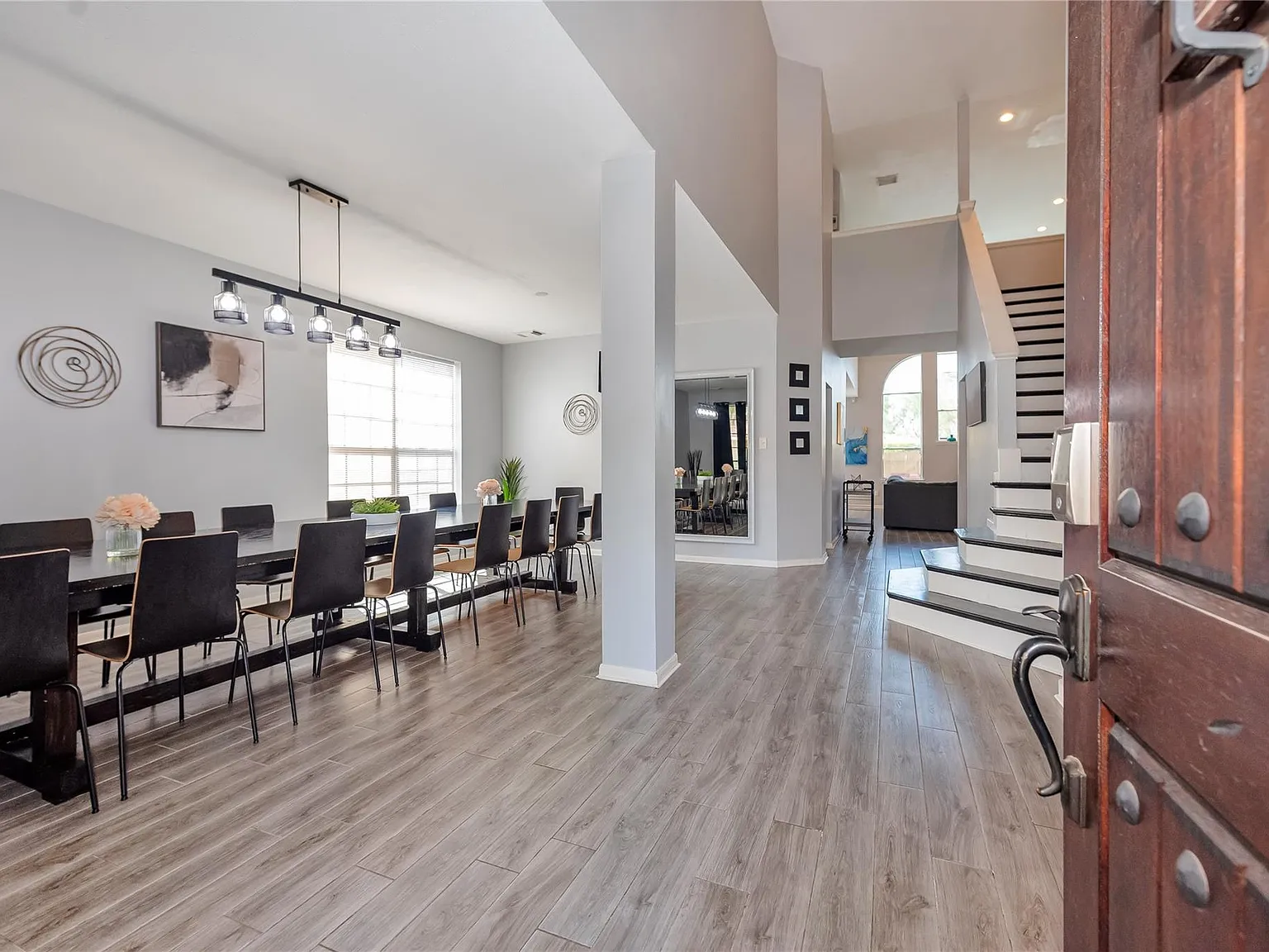 7 bed, 3.5 bath, 4600 sqft, $7,800 — Photo 4