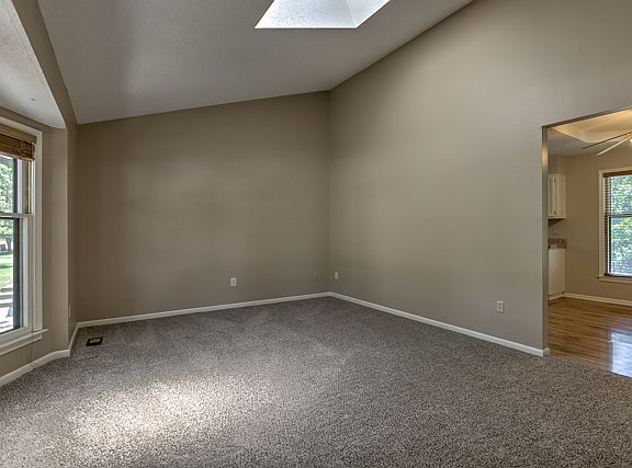 4th image of 8601 Linda Ln