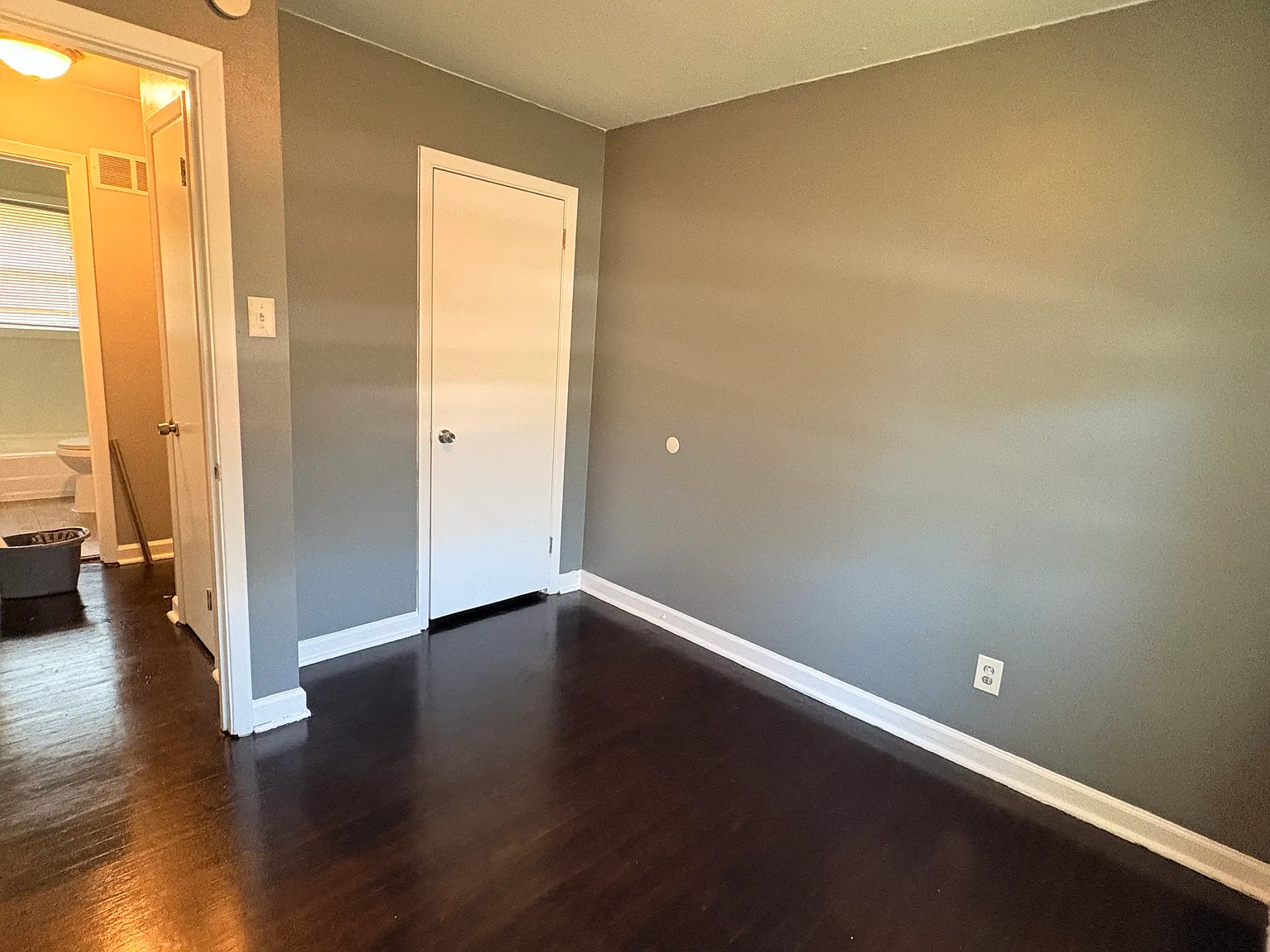 214 Coburg Dr — Photo 2