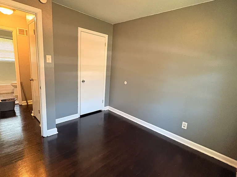 214 Coburg Dr — Photo 2
