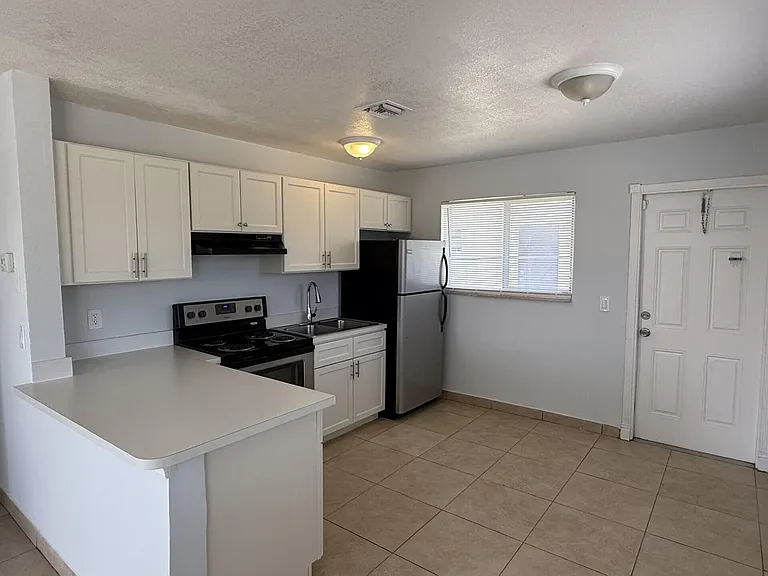 2820 Avenue S #12 — Photo 6