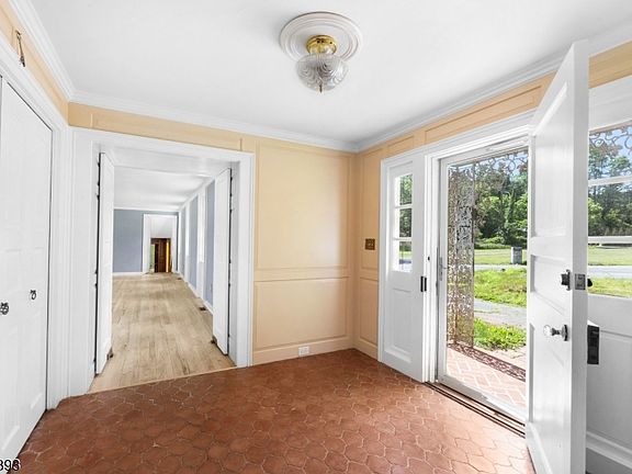 5th image of 401 Bloomsbury Road