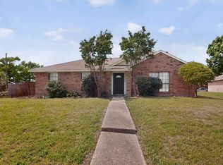 2305 Rockbluff Ct, Rowlett, TX 75088