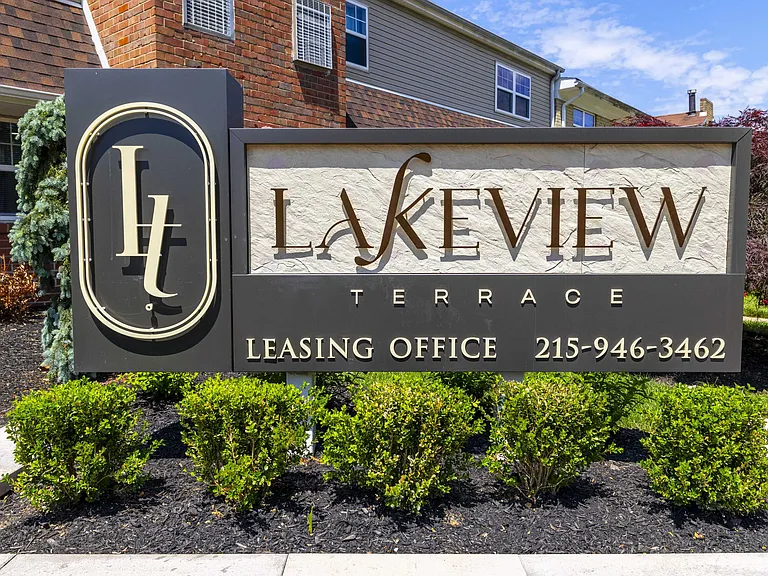 Lakeview Terrace — Photo 6