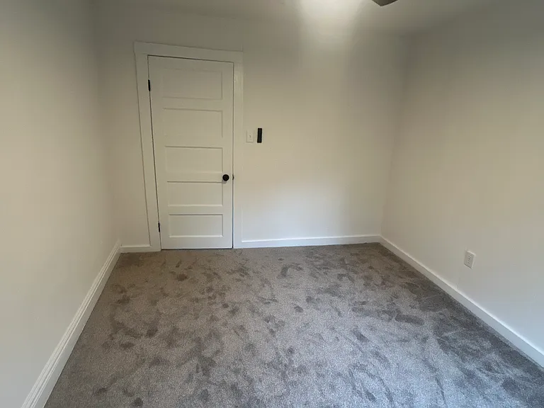 1433 Gladstone Ave SE — Photo 7