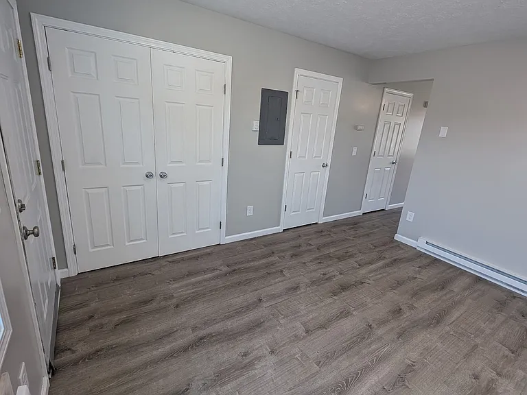 1550 Hawk Cir #D — Photo 7