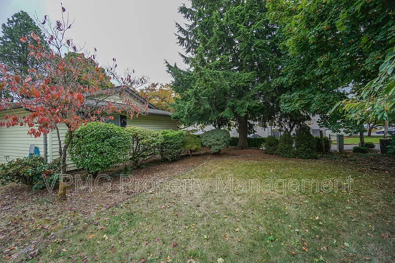 3 bed, 2.0 bath, 1398 sqft, $2,595 — Photo 2