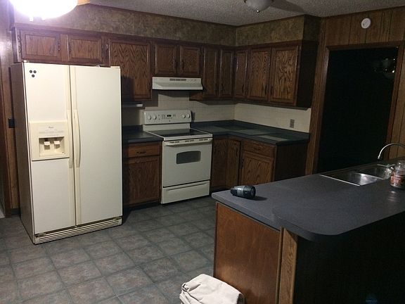 Kitchen w/ all Appliances