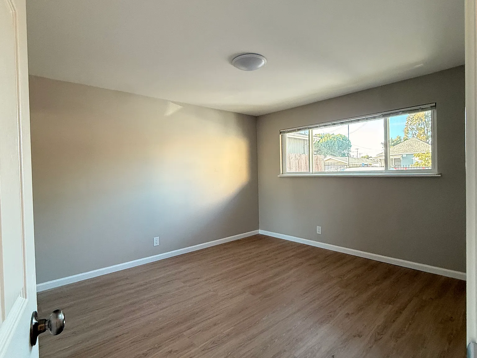 2 bed, 850 sqft, $2,300 — Photo 4