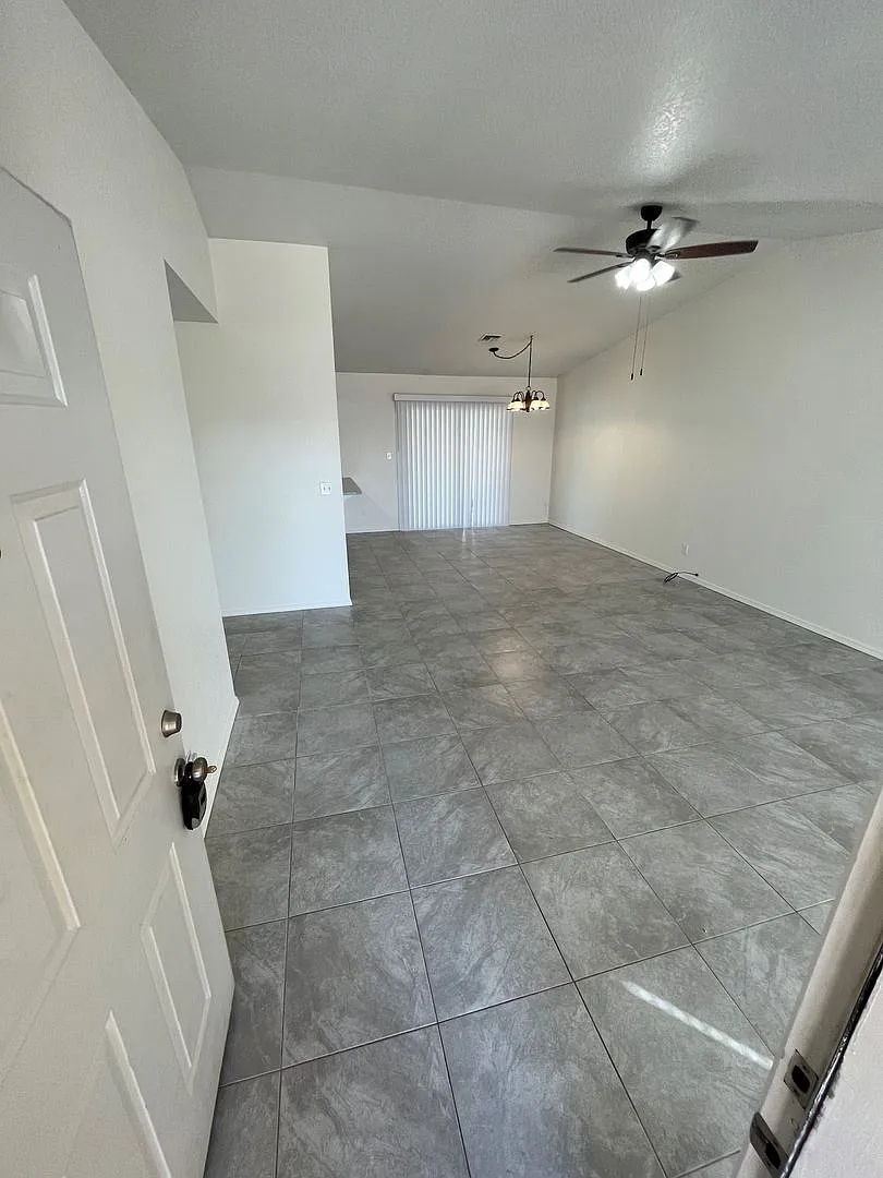 3BR 2Ba Remodeled with Yard and Garage — Photo 3