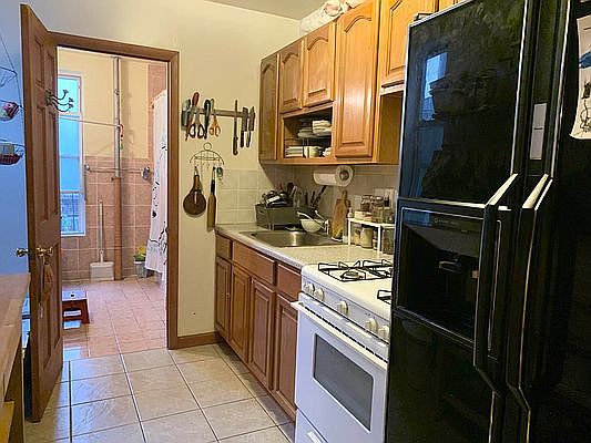2nd image of 570 Morgan Ave APT 4L