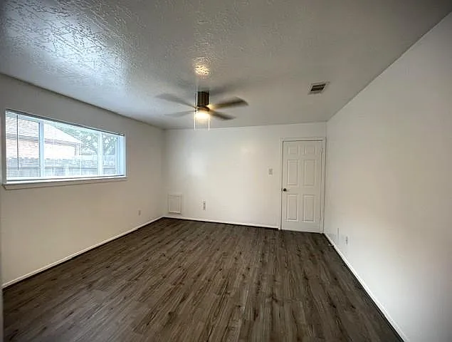 15523 Pensgate St — Photo 11