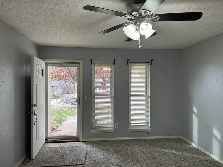 13908 Jeffery Dr — Photo 3