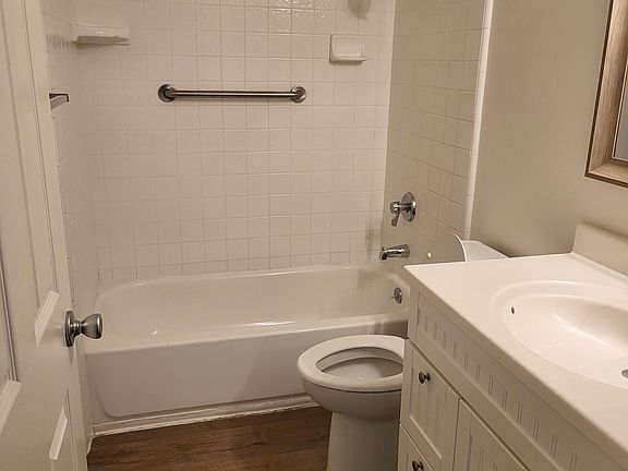 2nd image of 134 1st St APT F