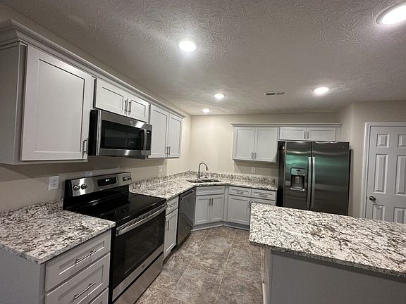 2nd image of 313 Breckinridge Cir