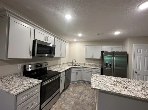 333 Breckinridge Cir, Vine Grove, KY