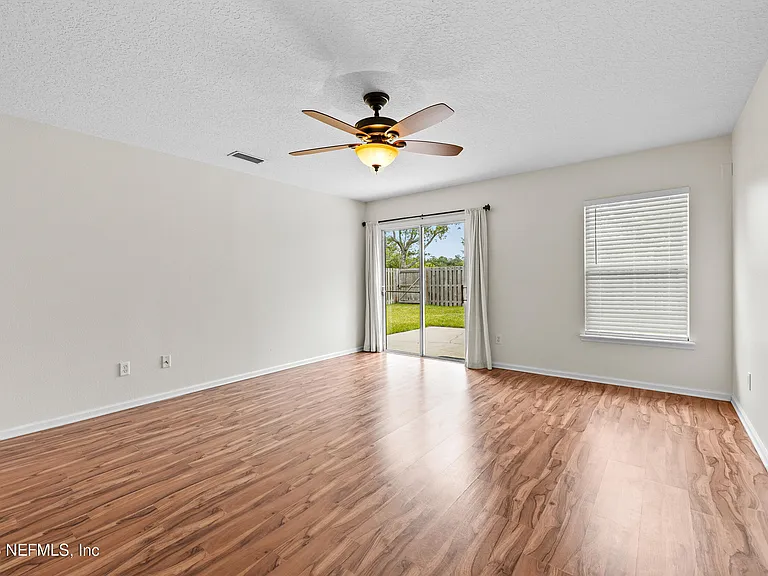 136 Brookfall Dr — Photo 10
