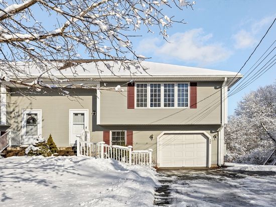 24 Sunflower Ln #B, Westfield, MA 01085
