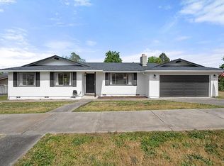 1789 Inverness Dr, Medford, OR 97504