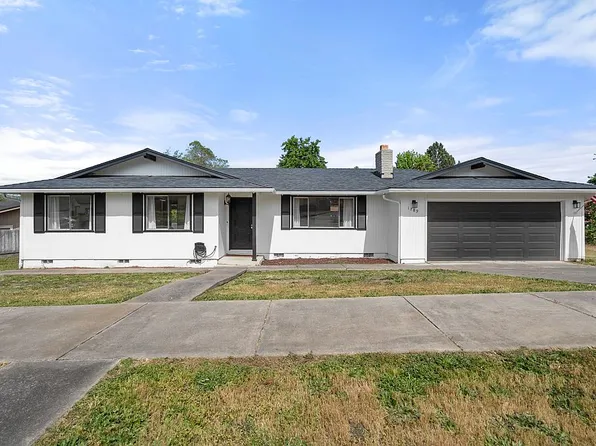 1789 Inverness Dr, Medford, OR 97504
