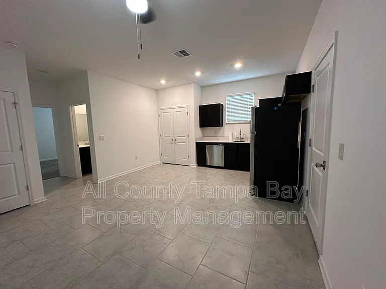 220 Pershing St — Photo 24