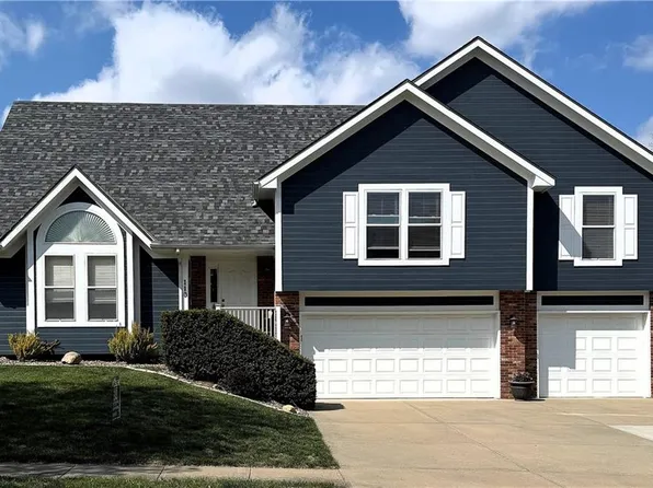 110 Surrey Ct, Smithville, MO 64089