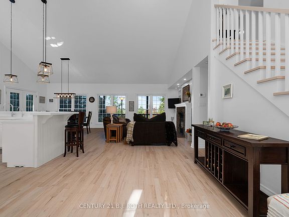 5th image of 2710 Portage Trl