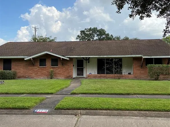2215 Lillian St, Pasadena, TX 77502