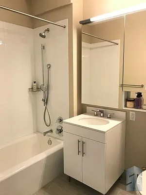 Rented by Skyline Group Real Estate | media 8