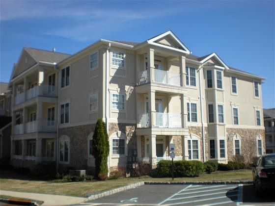 1st image of 1305 Holly Ln