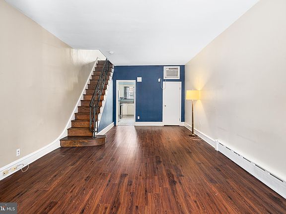 3rd image of 2427 E Somerset St