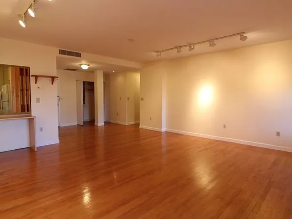 50 Winchester St APT 304, Brookline, MA 02446