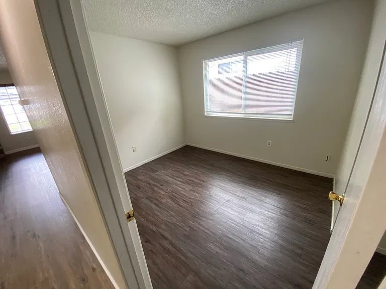 859 Pebble Way — Photo 5