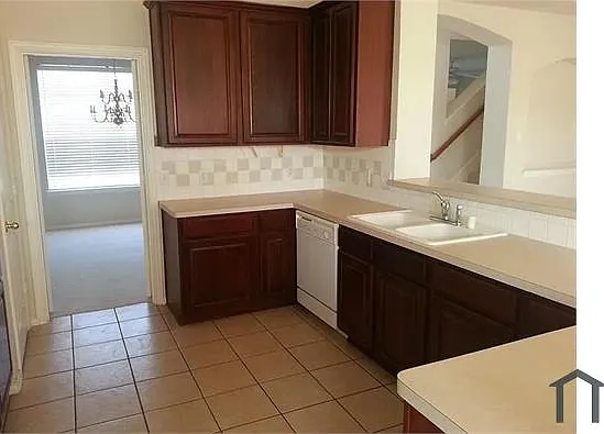 4 bed, 2976 sqft, $3,400 — Photo 2