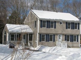 54 Lyndsey Ln, Weare, NH 03281