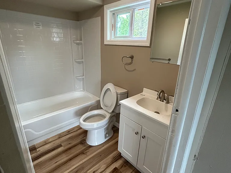 729 Moltke Ave #B — Photo 10