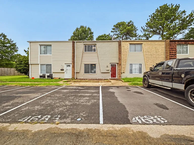 1216 Green Cedar Ln — Photo 3