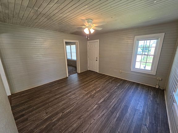 5th image of 220 Sturtevant St