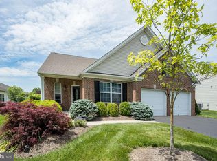 38 Lexington Dr, Pennington, NJ 08534