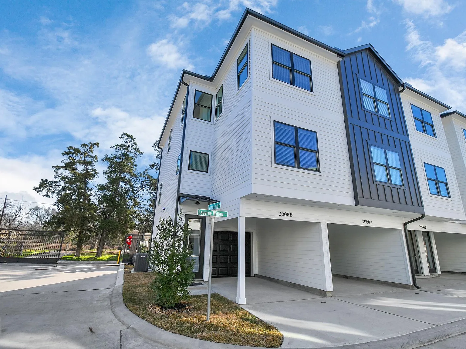2 bed, 2.0 bath, 1200 sqft, $1,890 — Photo 3