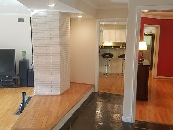 3rd image of 1565 S El Molino Ave