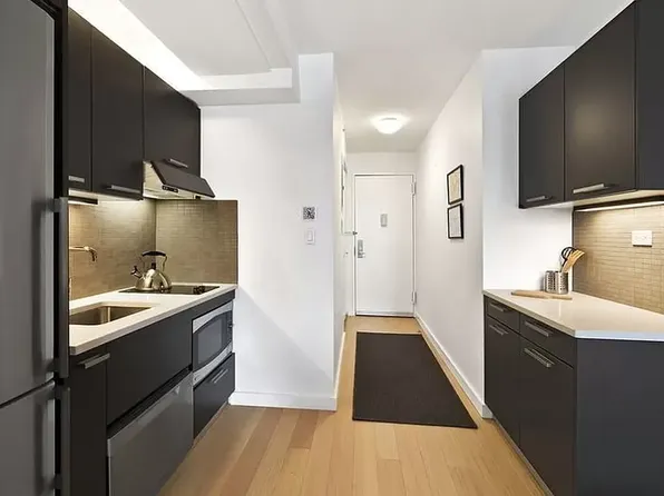 222 East 39th Street 6B image 1 of 5