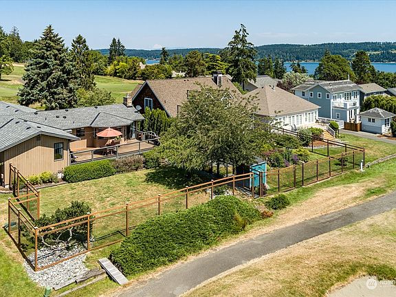 3rd image of 4948 Harbor Hills Drive