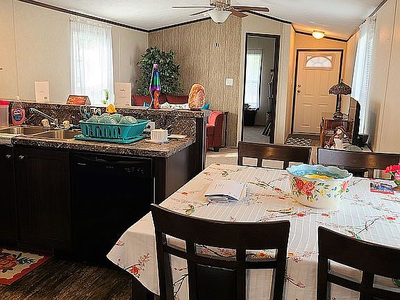 3rd image of 2710 Greenhill Dr
