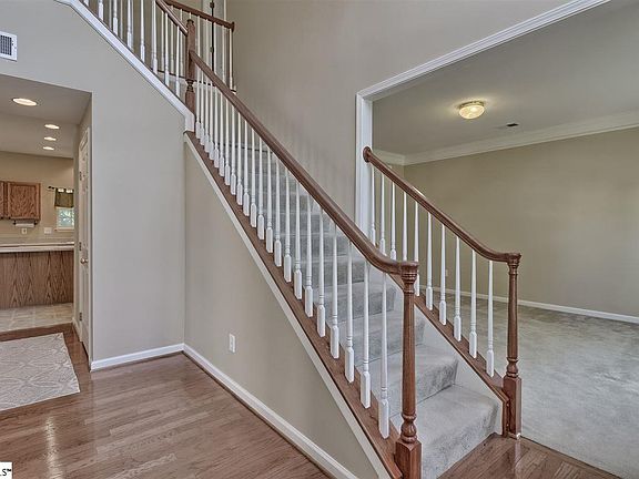 3rd image of 802 Stonewyck Dr