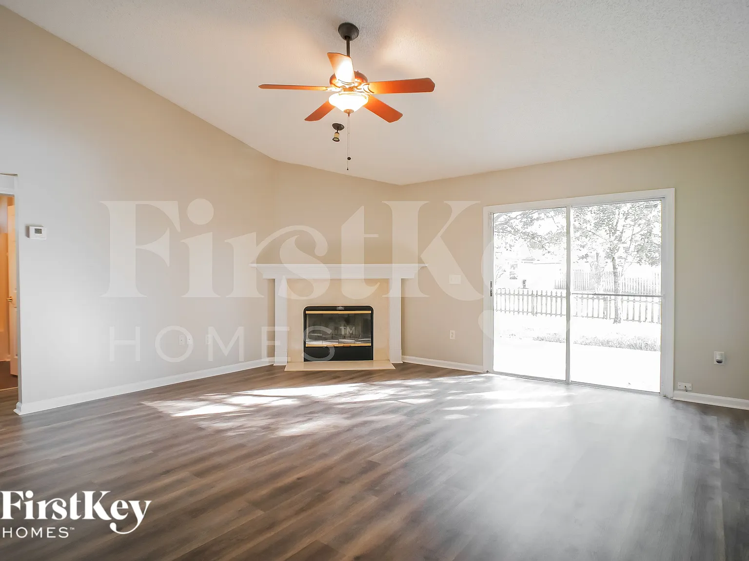 3 bed, 2.0 bath, 1594 sqft, $2,015 — Photo 4